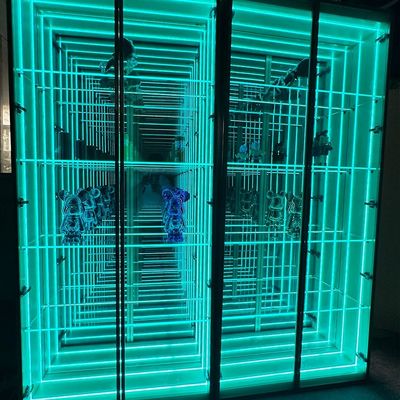 Anpassbares lila Lego-Weinregal mit LED-Streifenlicht und Infinity-Display-Schrank