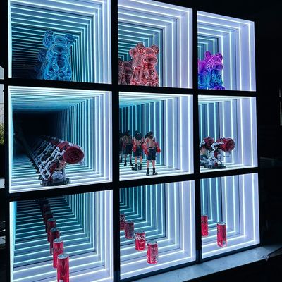 Erhöhen Sie Ihr Wohnzimmer mit modischen Glas Tür LED Infinity Spiegel Wein Schrank