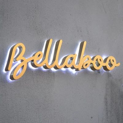 Innen- und Außenwerbeanzeige mit LED-Marquee-Buchstaben und Retro-Metallschild
