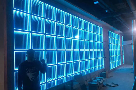 Farbenfrohe 3D-Hologrammprojektor Infinity-Spiegel Neon-Abgrund-Spiegelblatt